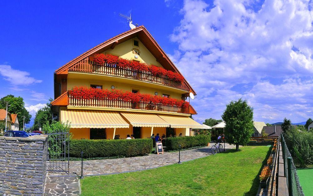 Penzion Una Liptovský Ján Exterior foto